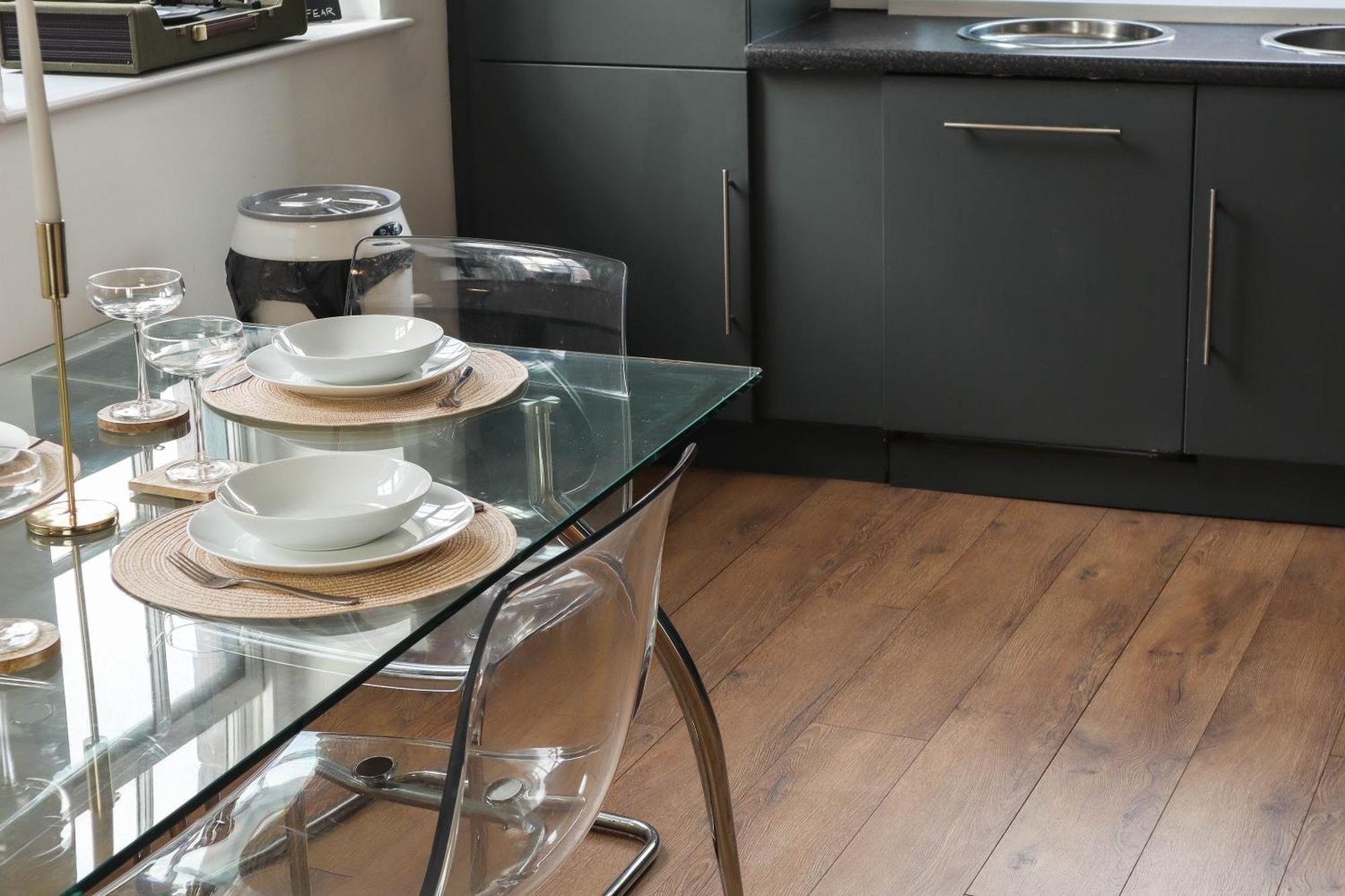 Апартаменты Beautiful 2 Bed - Centre - Free Private Parking - Perfect For Families And Professionals