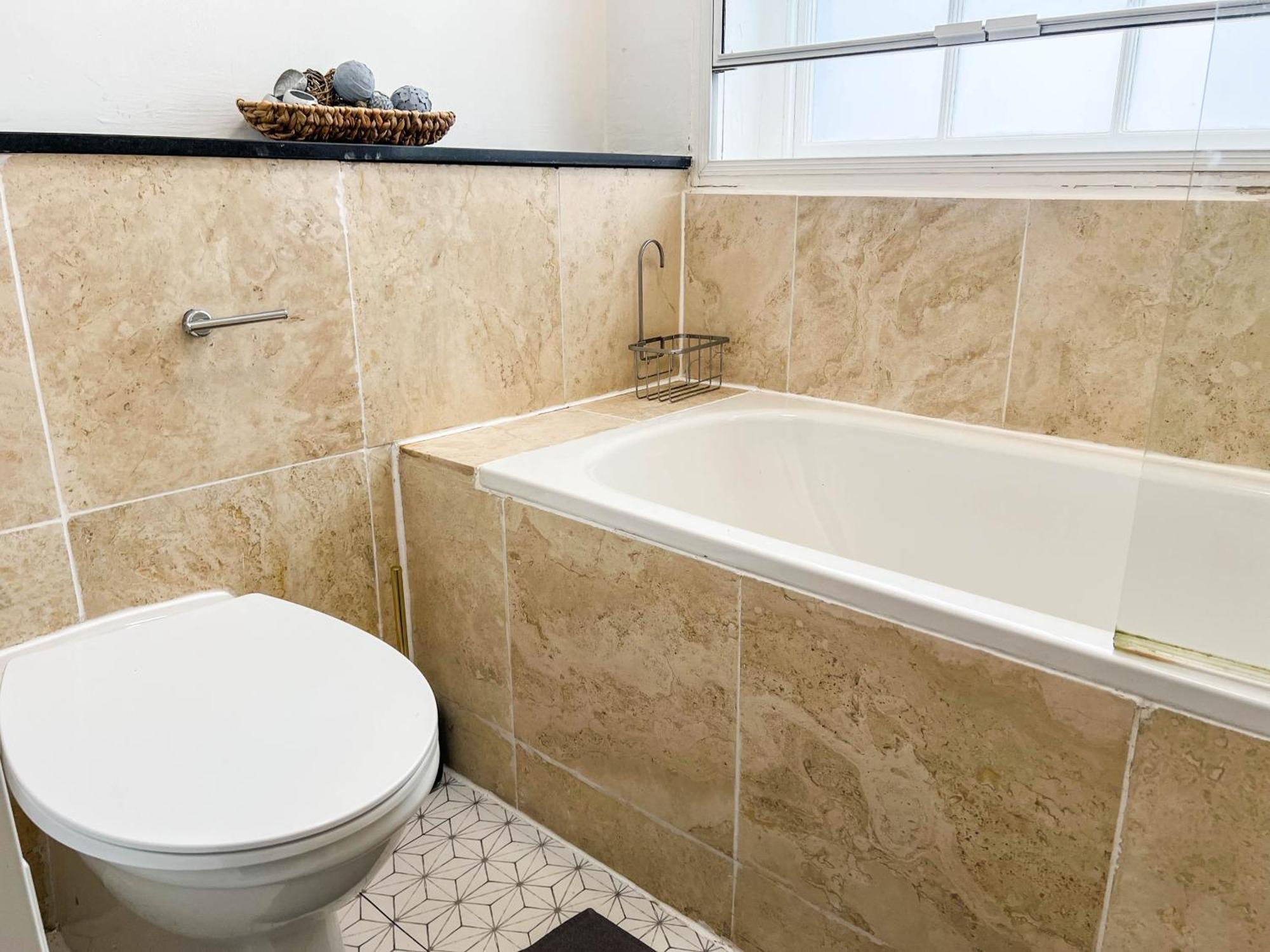 Апартаменты Beautiful 2 Bed - Centre - Free Private Parking - Perfect For Families And Professionals *