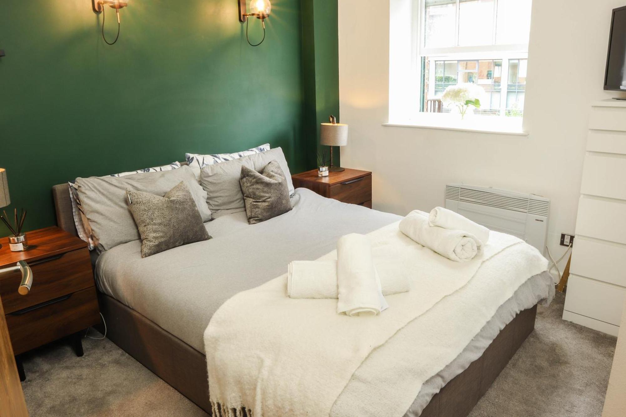 Апартаменты Beautiful 2 Bed - Centre - Free Private Parking - Perfect For Families And Professionals Лидс