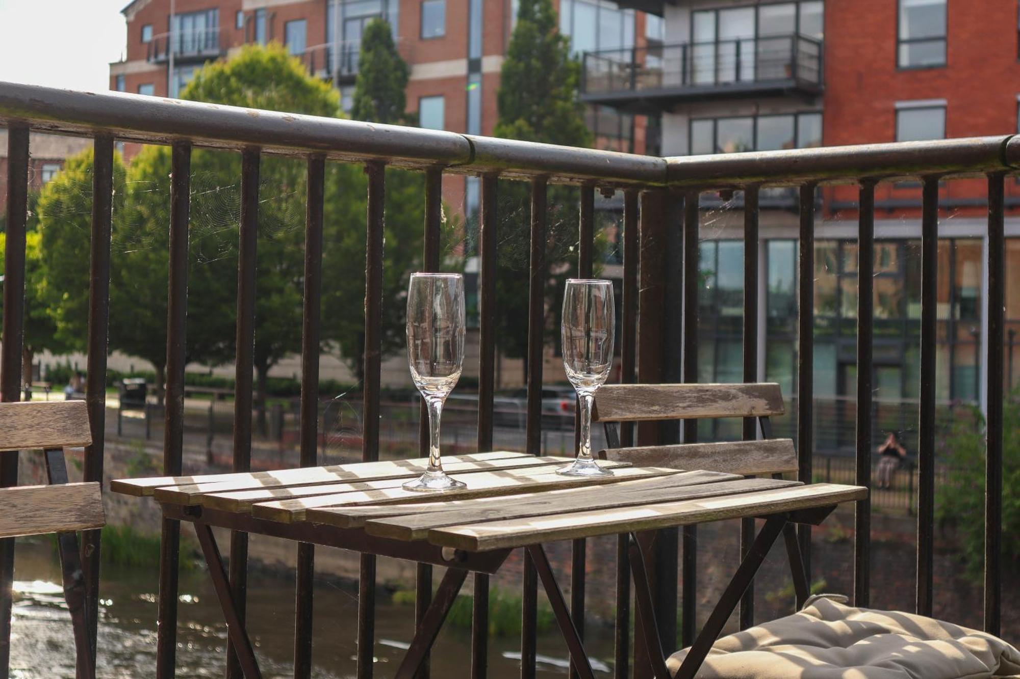 Beautiful 2 Bed - Centre - Free Private Parking - Perfect For Families And Professionals Апартаменты Лидс