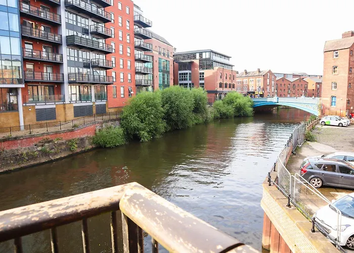 Beautiful 2 Bed Apartment - City Centre - Free Private Parking - Perfect For Families And Professionals