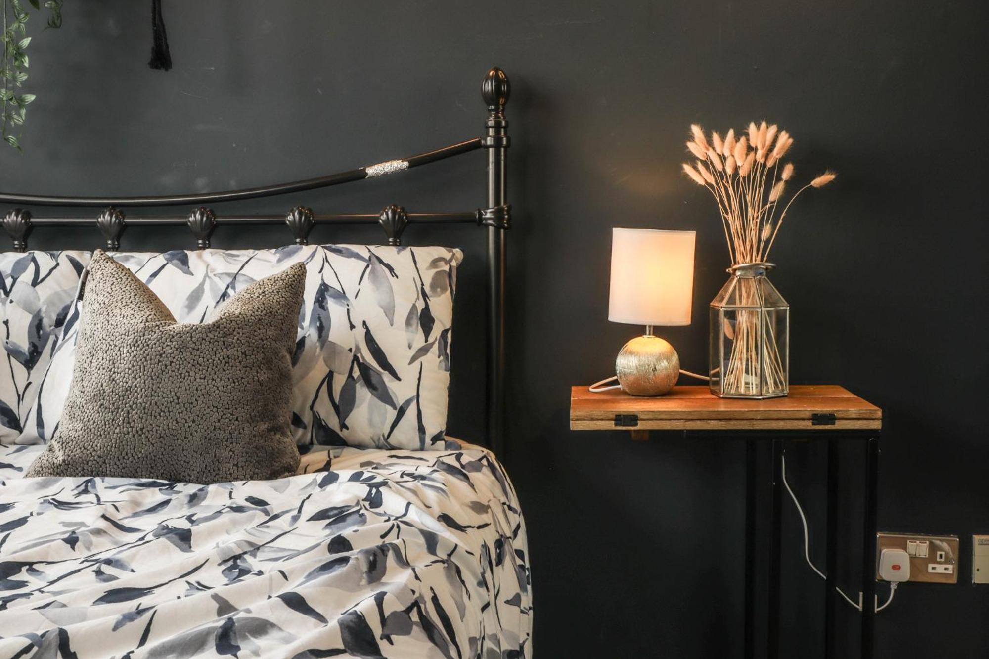 Beautiful 2 Bed - Centre - Free Private Parking - Perfect For Families And Professionals Apartment